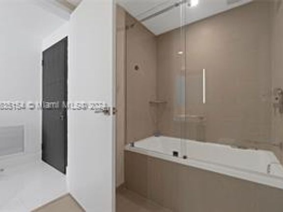4th image of 1080 Brickell Ave Unit 2701