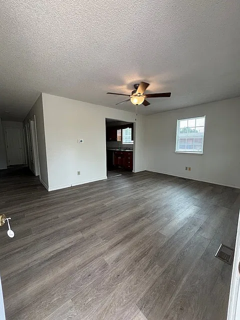2 bed, 1000 sqft, $1,100 — Photo 3