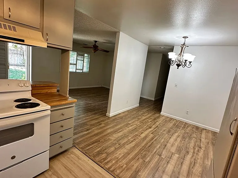 1359 Dove St — Photo 11
