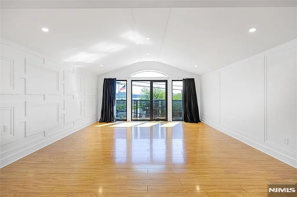 4 bed, $8,900 — Photo 3