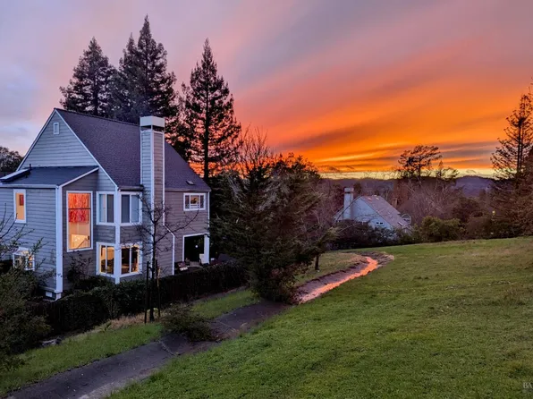 1337 Creekside Court, Healdsburg, CA 95448