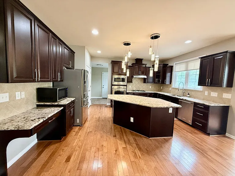 1009 Providence Forest Dr — Photo 4