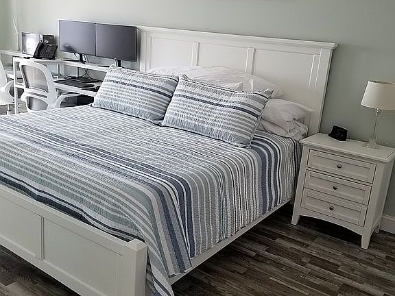 4th image of 1 E Grand Ave APT 508