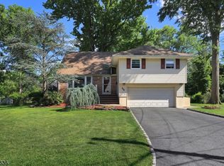 466 Otisco Dr, Westfield, NJ 07090