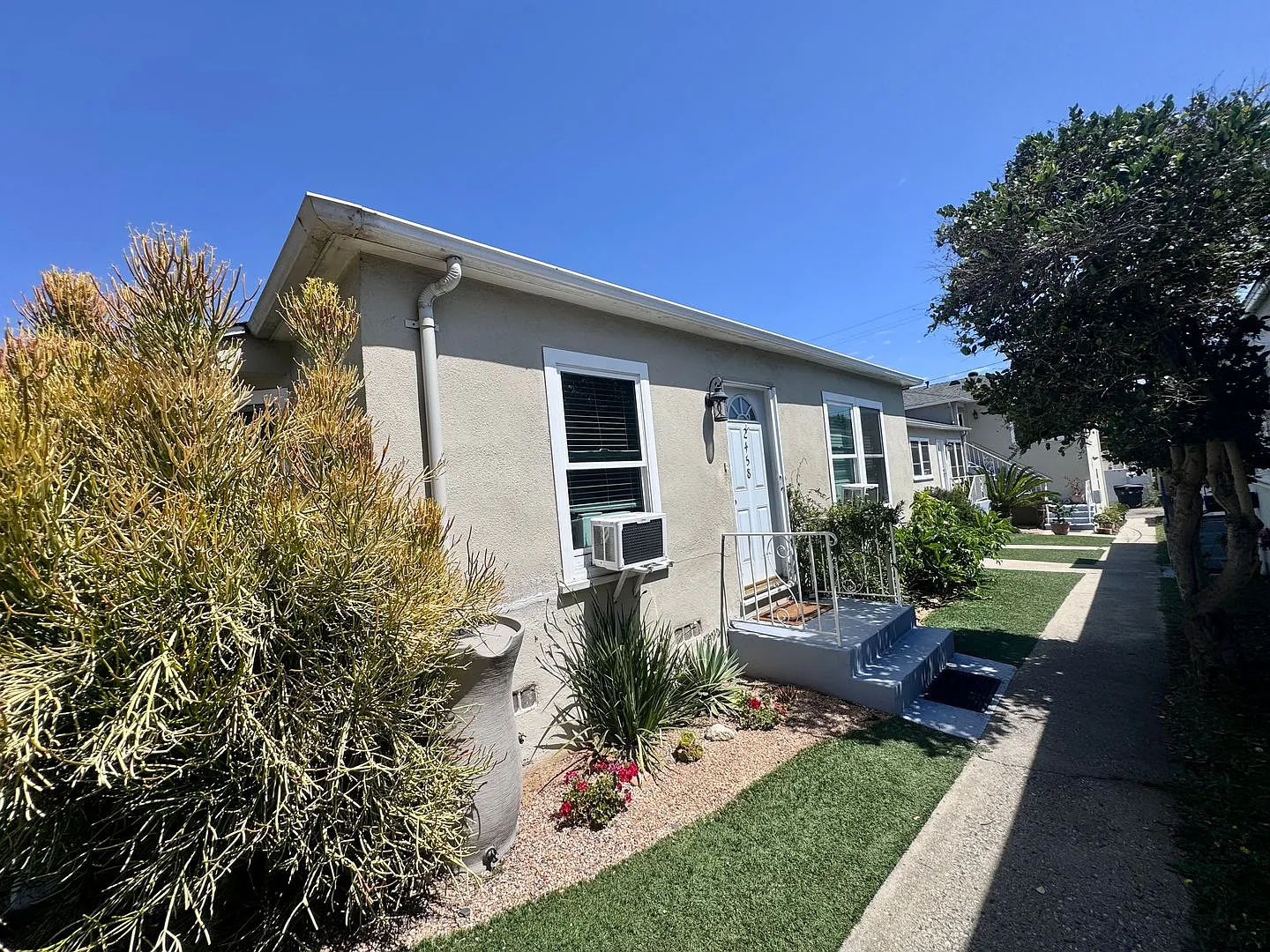 2458 Ocean Park Blvd — Photo 3