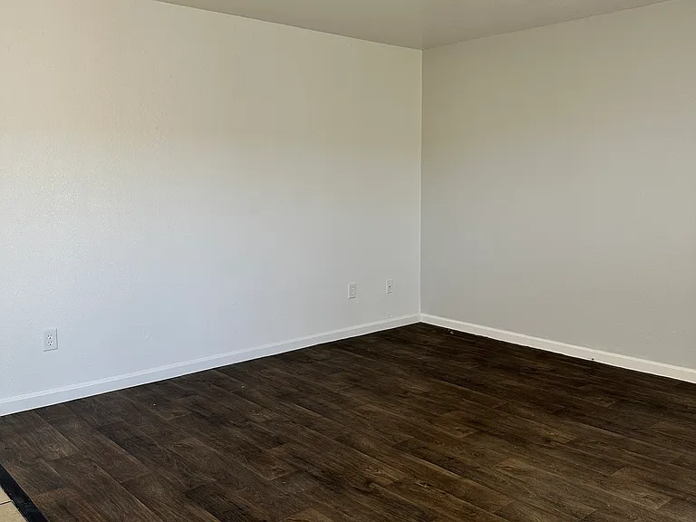 820 E Brown Rd — Photo 16
