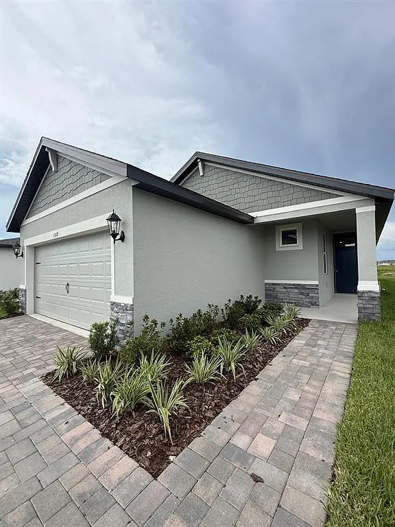 4 bed, 2.0 bath, 1607 sqft, $2,185 — Photo 2