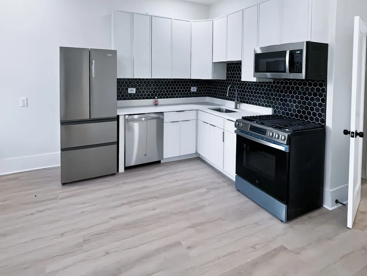 2 bed, $2,266 — Photo 1