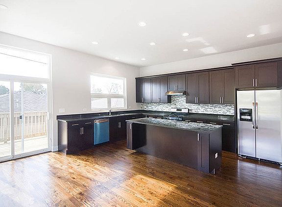 4th image of 3642 S Artesian Ave