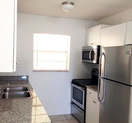 2nd image of 701 SE 15th St APT 5