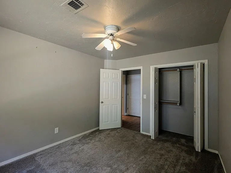 1005 Valley Ct — Photo 10