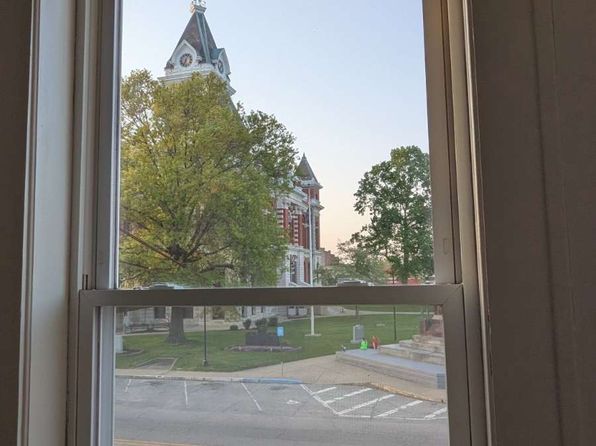 105 W Broadway St #1/2