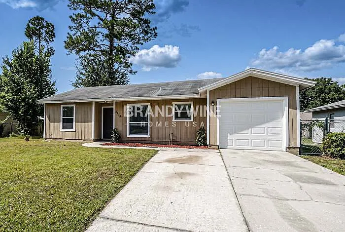 3 bed, 2.0 bath, 1301 sqft, $1,876 — Photo 2