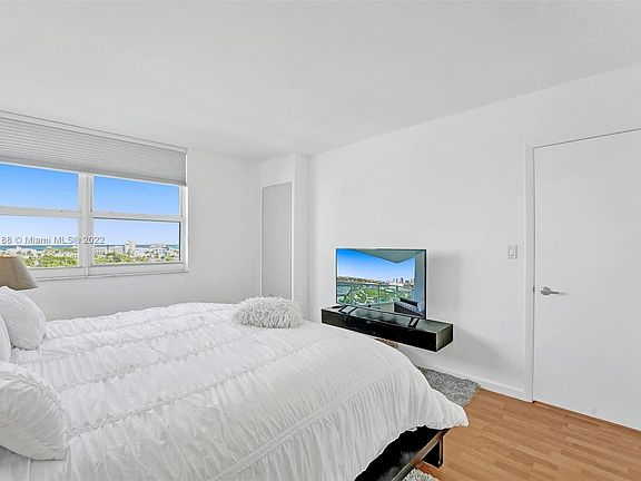 5th image of 650 West Ave APT 1210