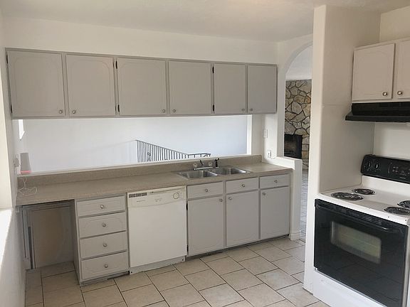 3rd image of 565 N Pamela Way
