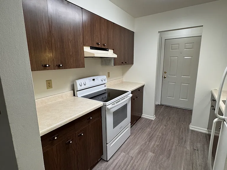 420 Telegraph St #8 — Photo 8