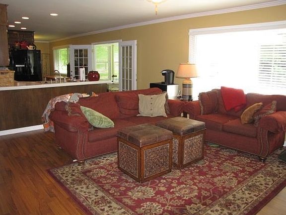 5th image of 361 Spring Valley Dr