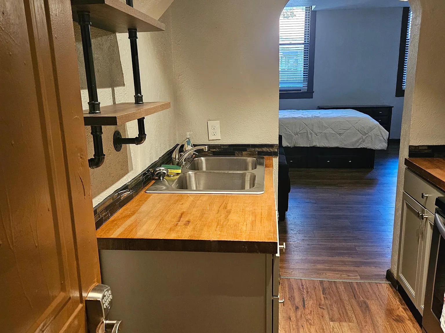 Studio, 367 sqft, $1,145 — Photo 2