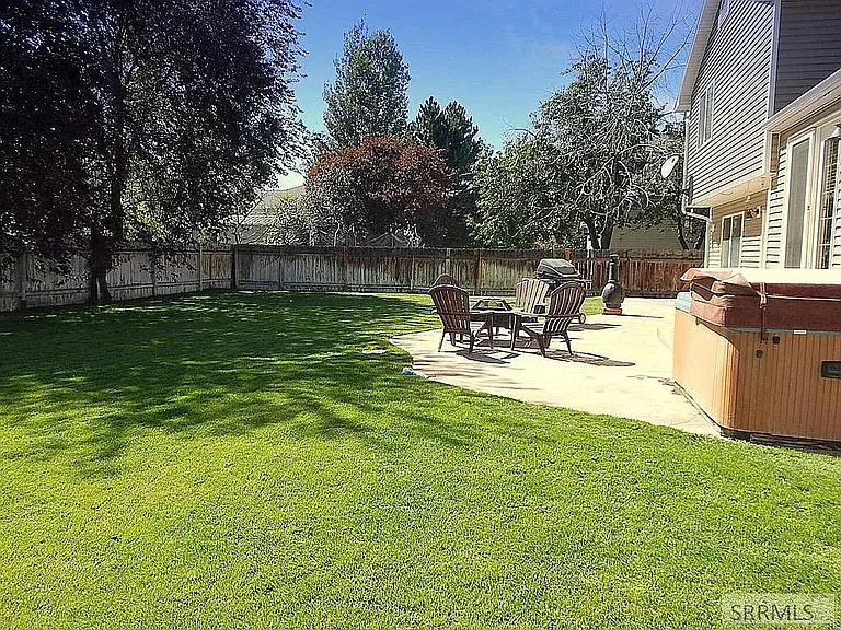 253 Colonial Way — Photo 5