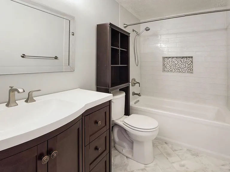16012 Normandy Ct — Photo 10