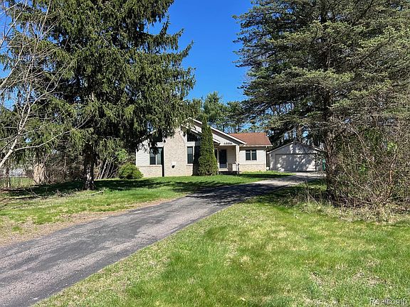 2nd image of 1890 Welch Rd