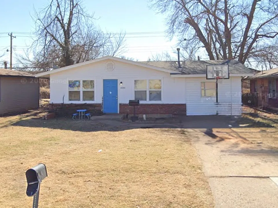 3244 SW 51st St