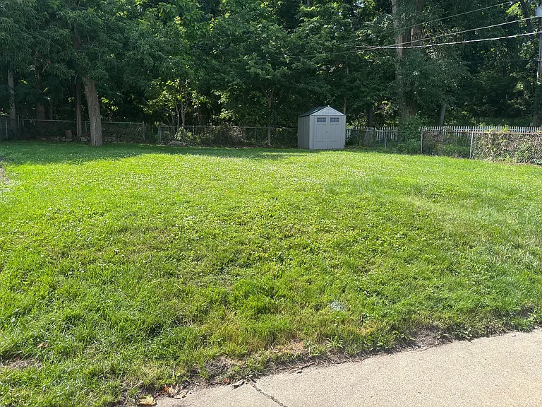775 Lexington Pkwy S — Photo 16