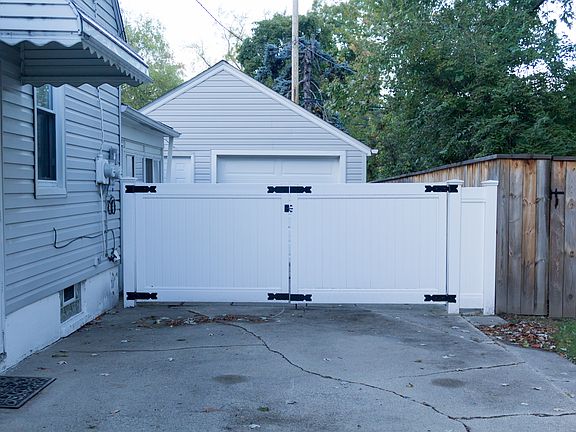 3rd image of 137 E La Salle Ave