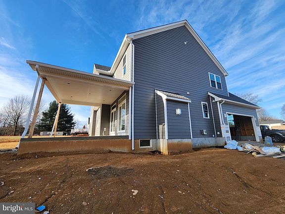 4th image of 324 Bishop Hollow Rd