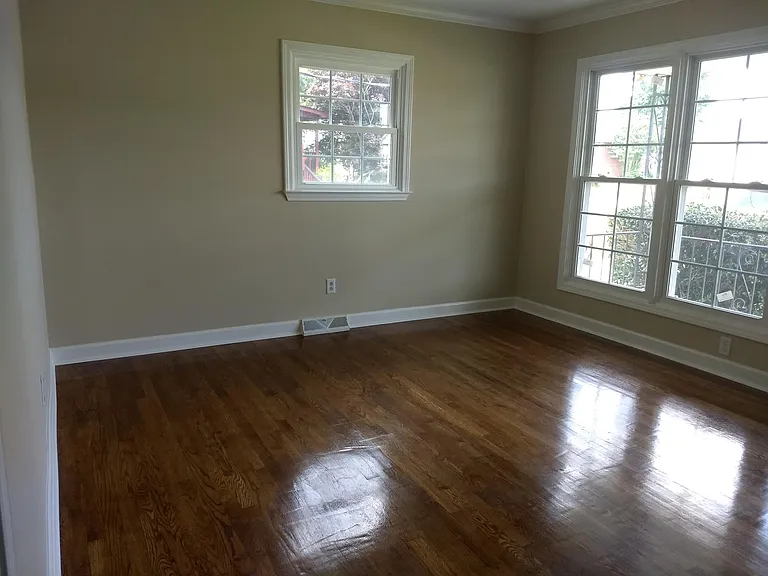 1112 Ardmore Dr — Photo 3