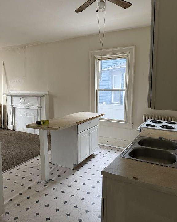 2nd image of 8 Grant St APT 1