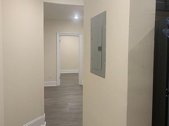 3rd image of 106 Glenwood Ave #103