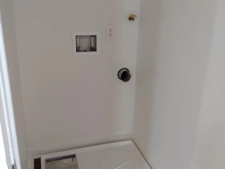 904 Center St — Photo 10