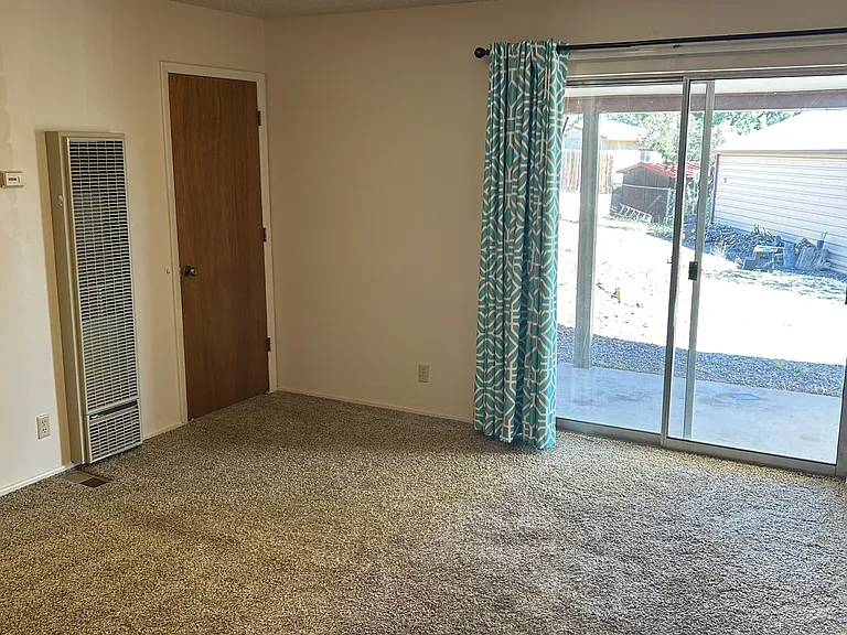 620 E 37th Pl — Photo 10