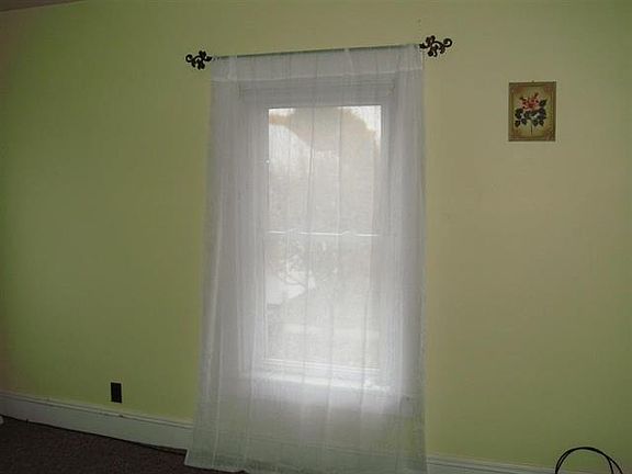 5th image of 415 Pleasant Ave