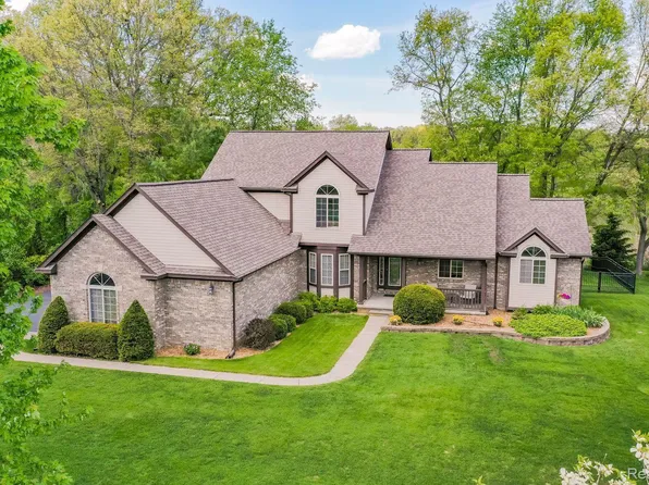 166 Persimmon Dr, Oxford, MI 48371