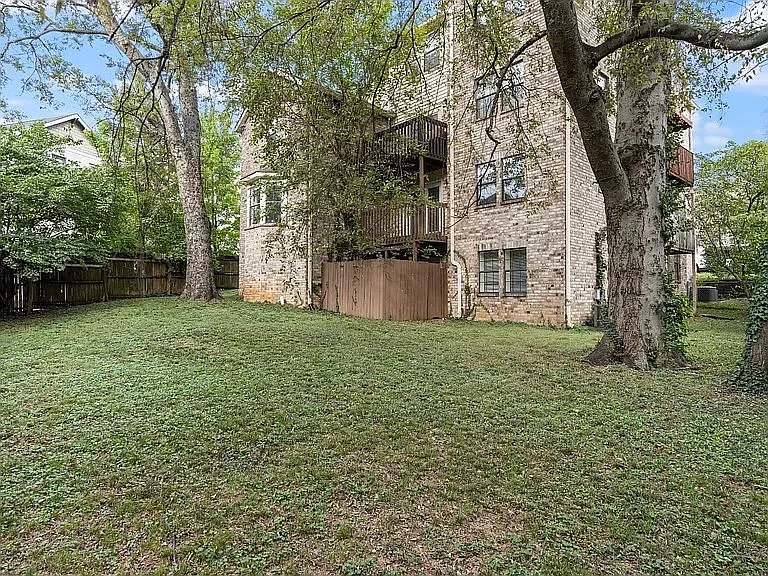 515 Chesterfield Ave #D — Photo 19