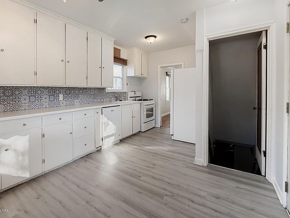 5th image of 119 N Magnolia Ave