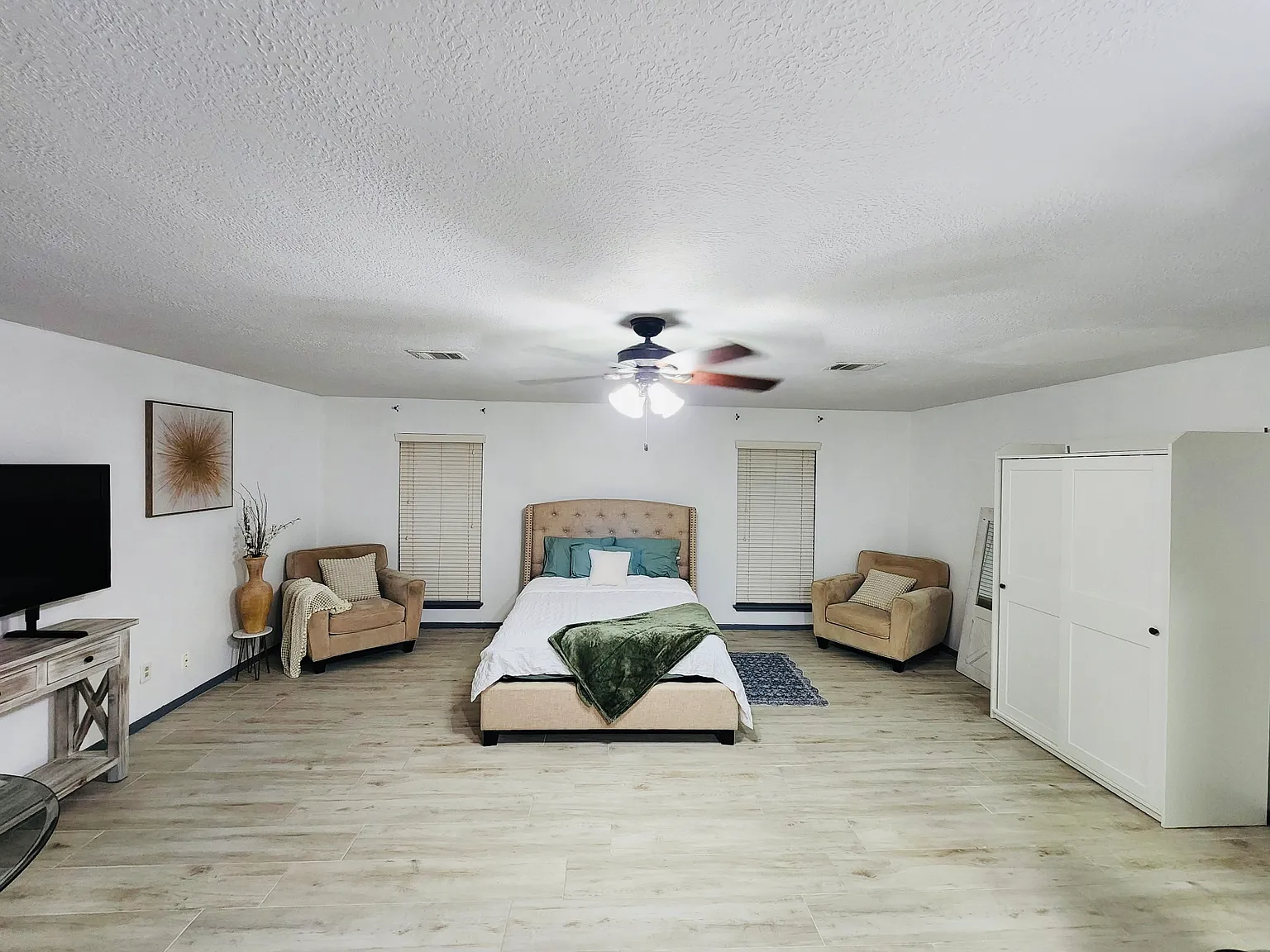 Studio, 441 sqft, $1,250 — Photo 2