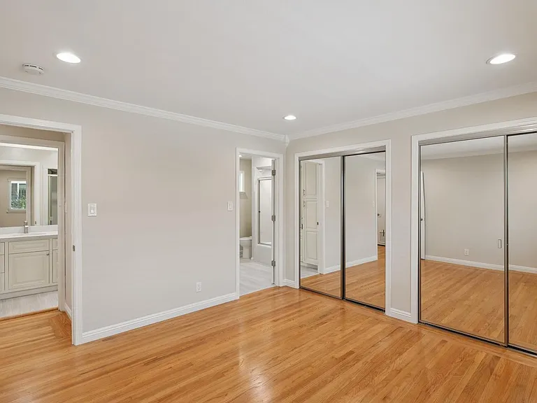 Luxury Apartment Available in gated Community downtown Palo Alto! — Photo 12