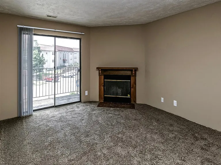 Fox Ridge Apartments — Photo 12