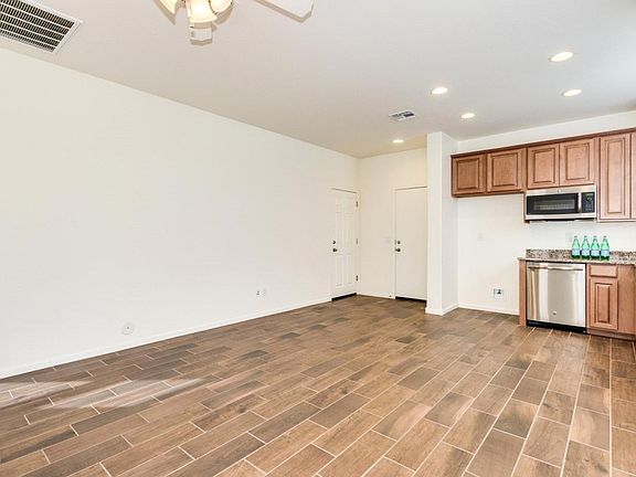 4th image of 109 S Alberta Cir