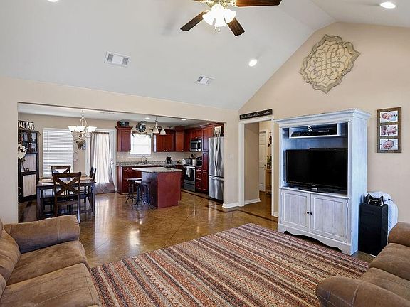 3rd image of 46181 Joele Dr