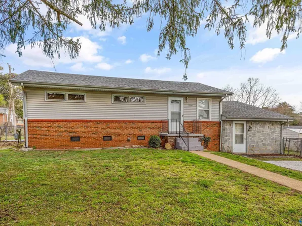 3104 Stewart St NW, Huntsville, AL 35810