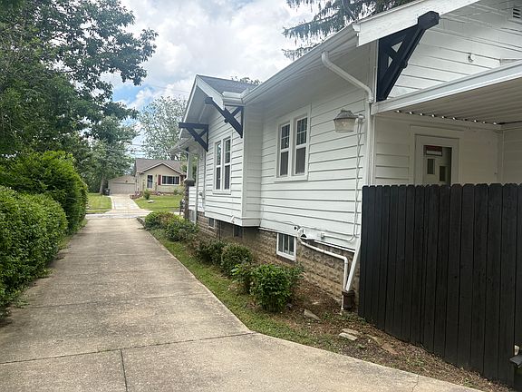 3rd image of 160 Talbot Dr
