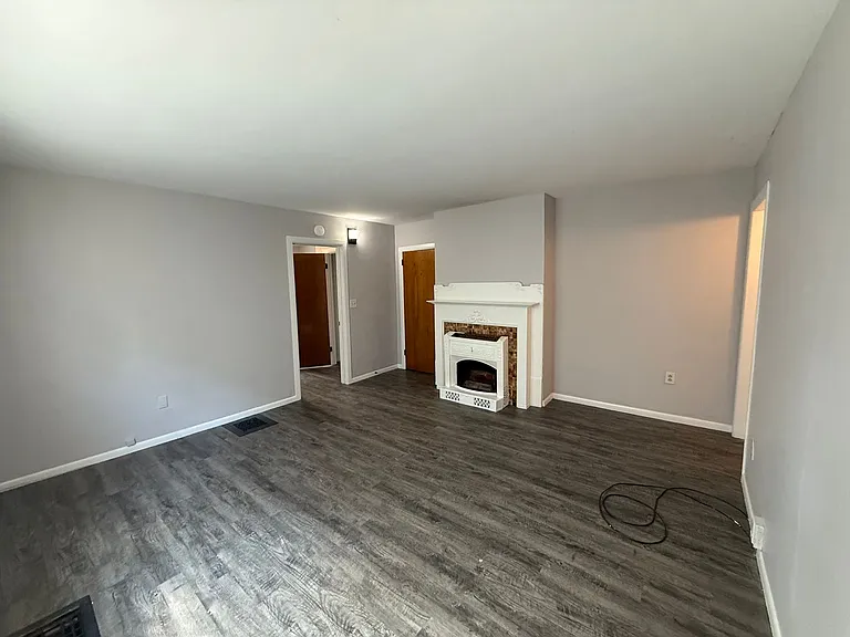 329 Lyon St NE #2 — Photo 3
