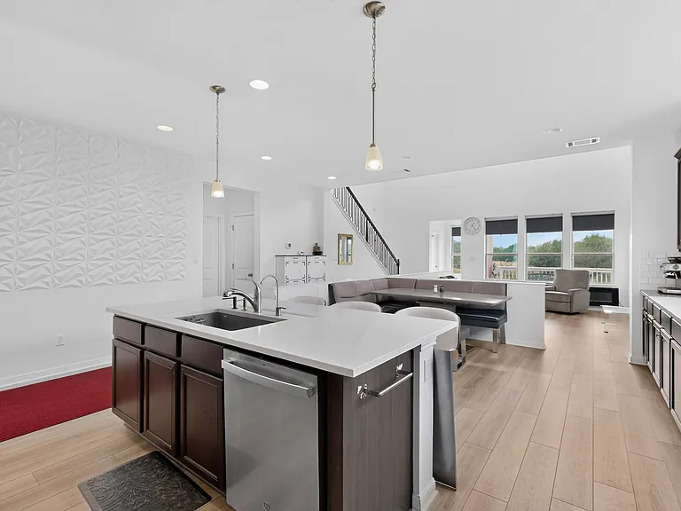 1900 Vinaros Ct — Photo 5