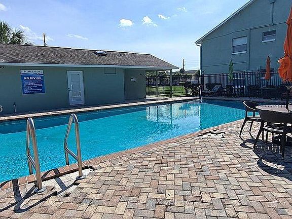 2nd image of 4100 Pershing Pointe Pl APT 4