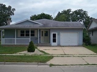 310 E Tomlinson St, Poynette, WI 53955