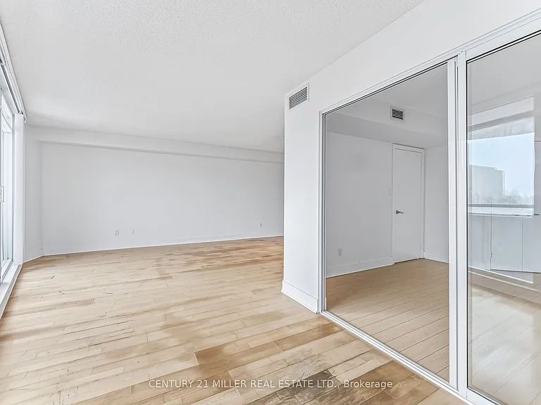 550 Queens Quay W #318 — Photo 14